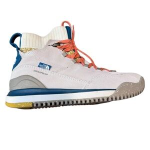 The North Face women’s back to Barkley Waterproof Sneakers - cream size 7.5
